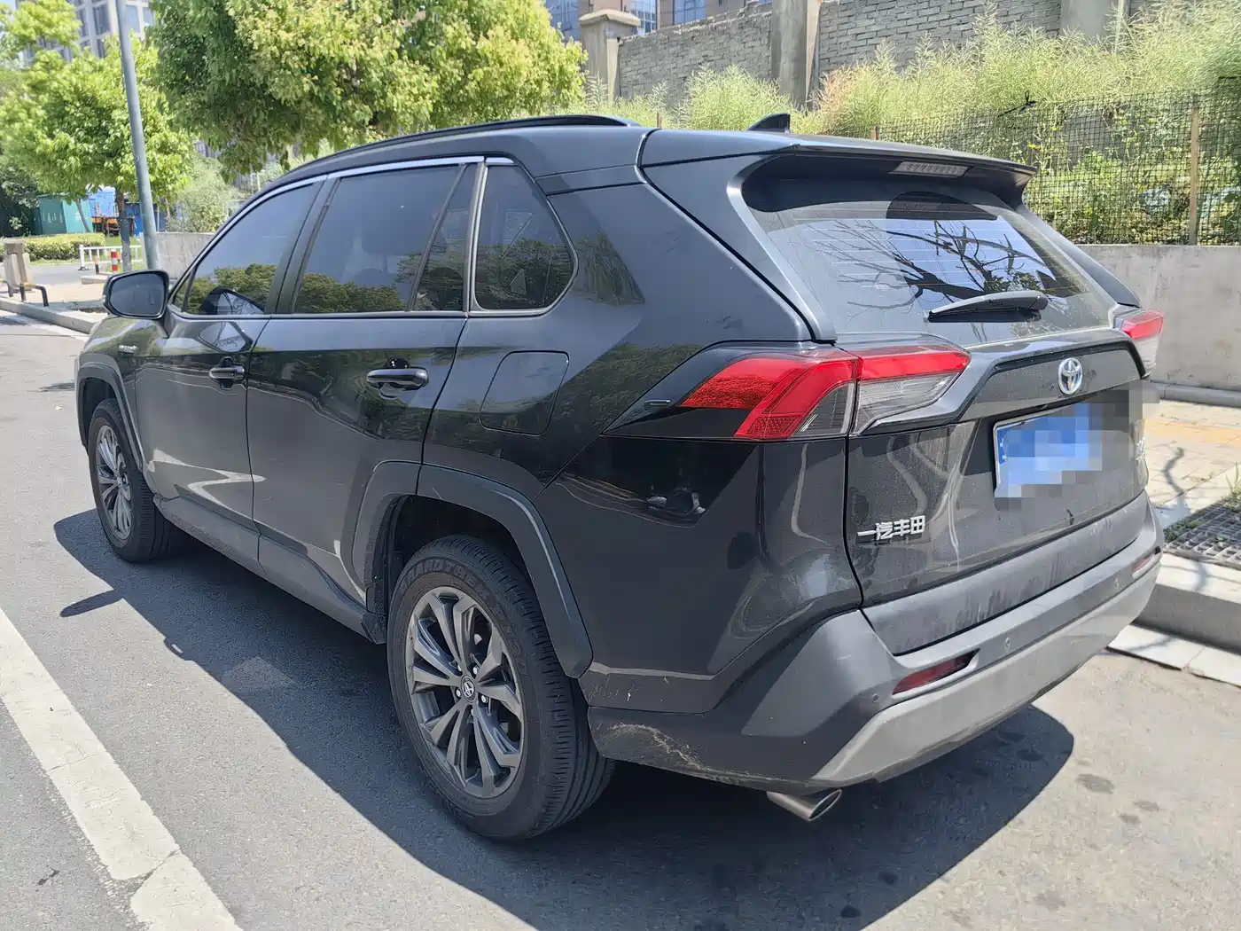 Toyota RAV4 Rongfang 2023 Hybrid 2.5L E-CVT 2WD Elite Plus Edition фото 8