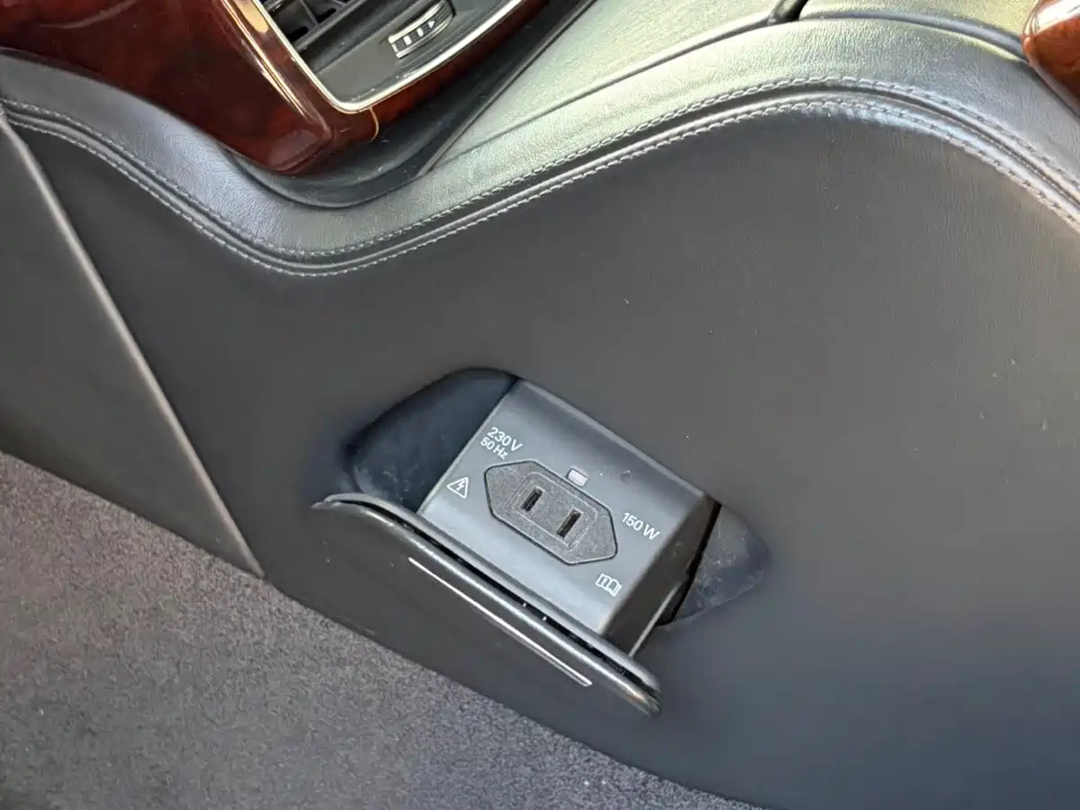 Фото 9 - Audi A8