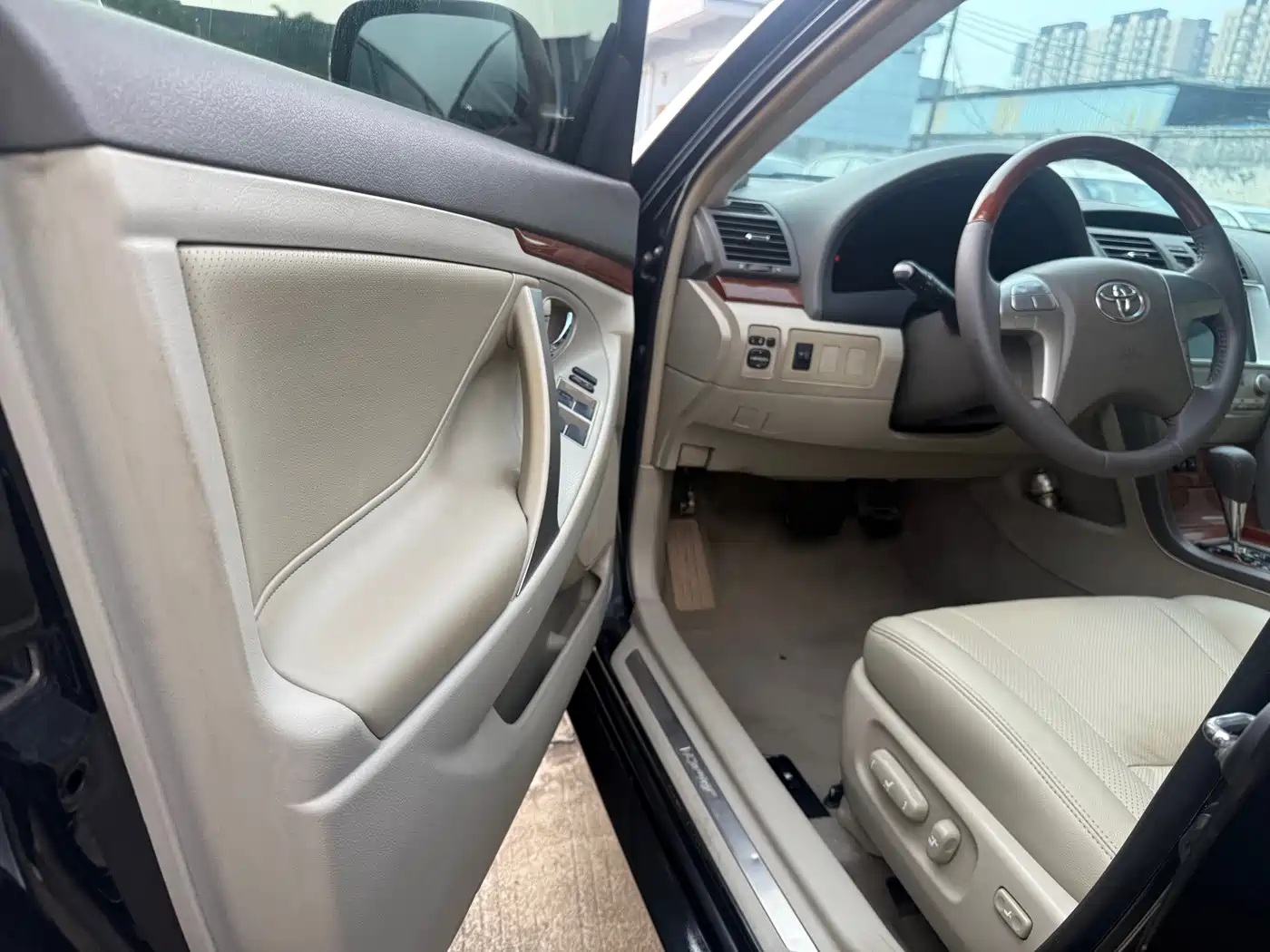 Toyota Camry 2013 200G Classic Luxury Edition фото 4