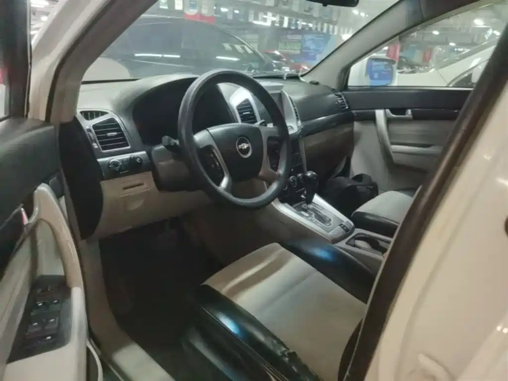 Chevrolet Captiva 2014 2.4L 2WD Urban 5-seater фото 15