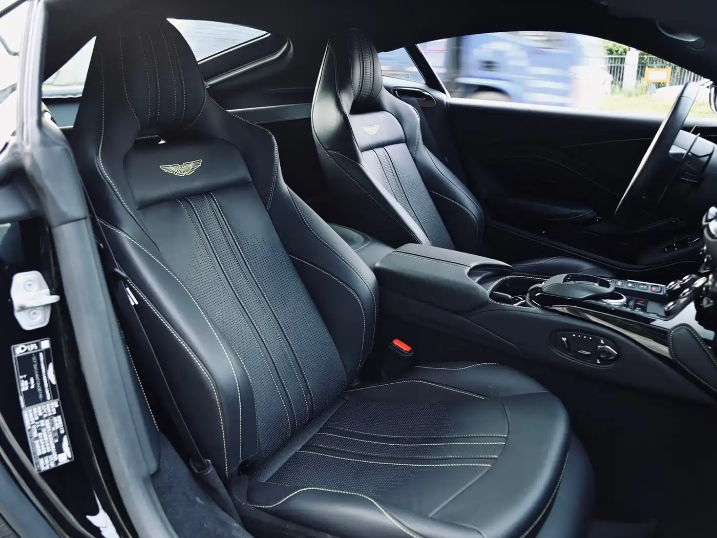 Aston Martin V8 Vantage 2024 2023 4.0T V8 Coupe