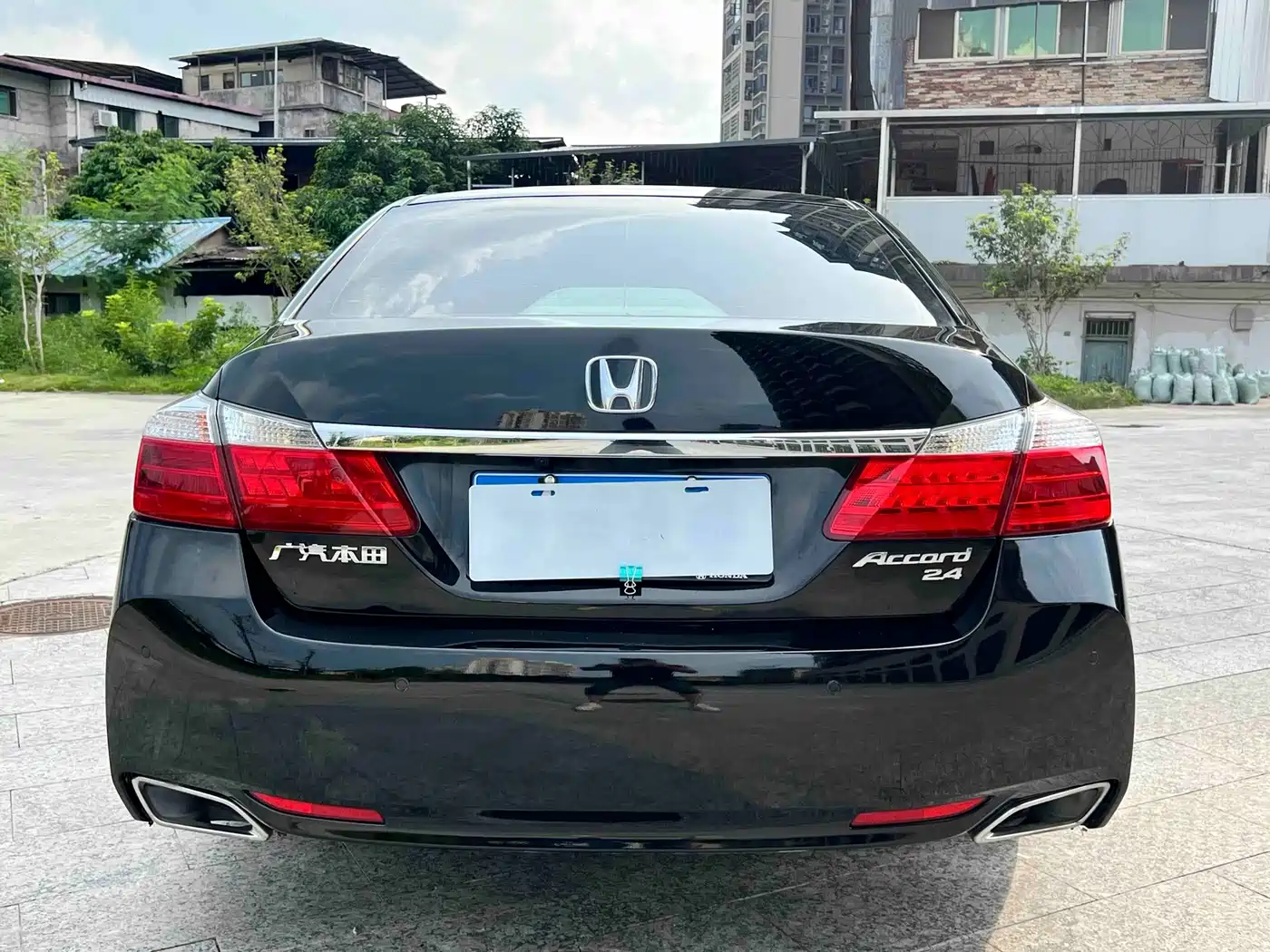 Фото 8 - Honda Accord
