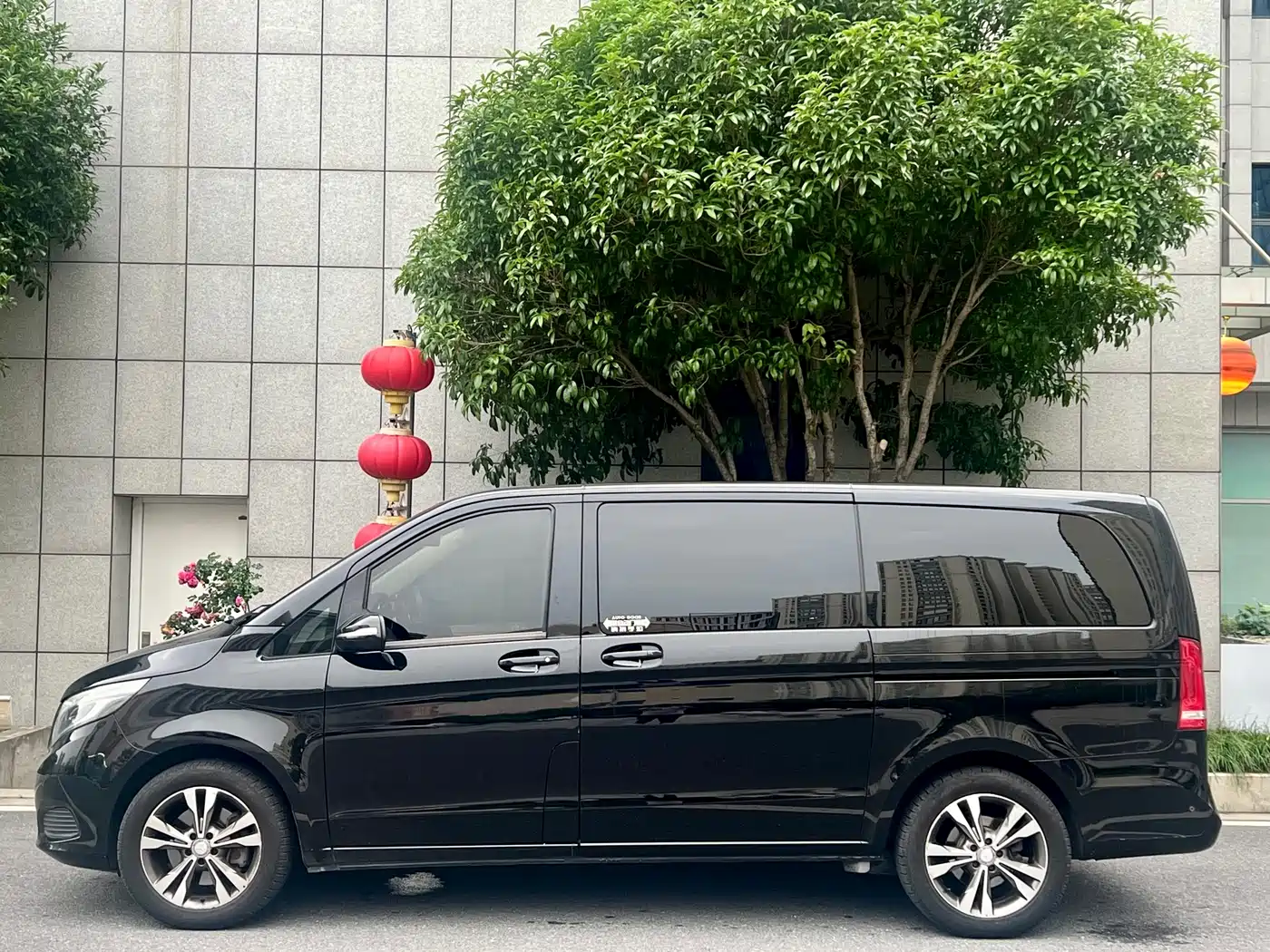 Mercedes-Benz V-Class 2017 Model V 260 Pilot Edition фото 5
