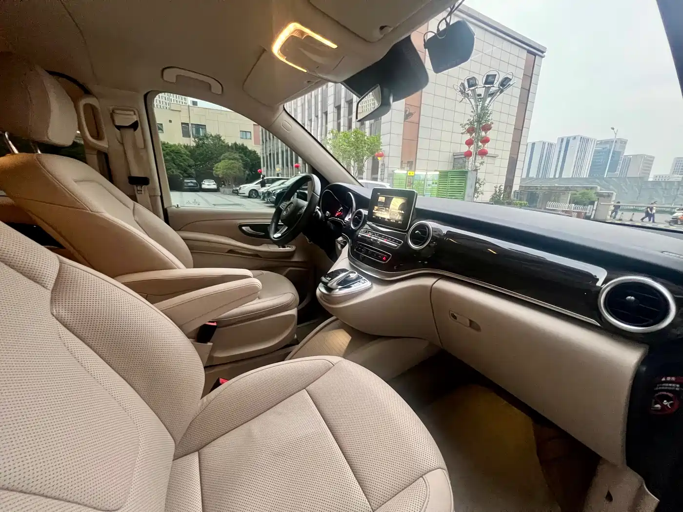 Mercedes-Benz V-Class 2017 Model V 260 Pilot Edition фото 18