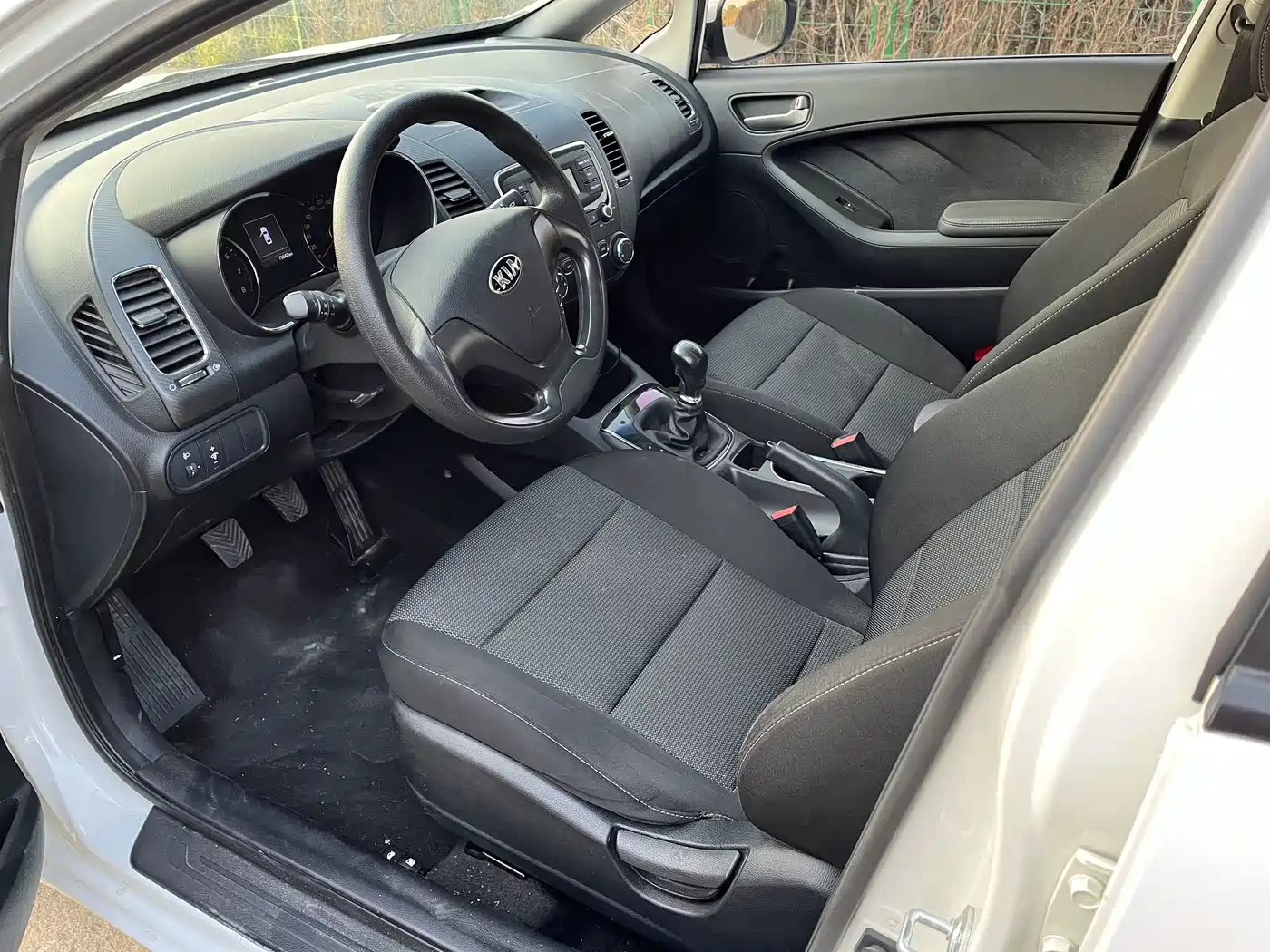 Kia K3 2016 1.6L Manual GLS фото 9
