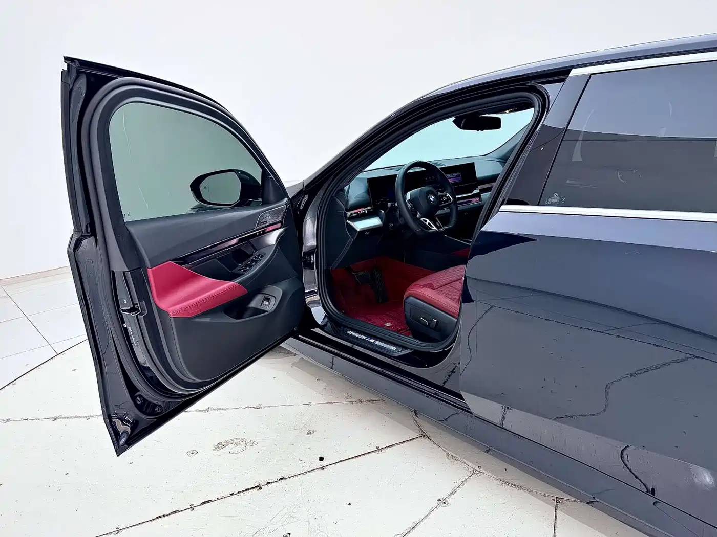 BMW 5 Series 2025 530Li Leading M Sport Package фото 13