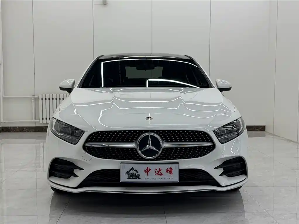 Mercedes-Benz A-Class 2022 A 180 L фото 2