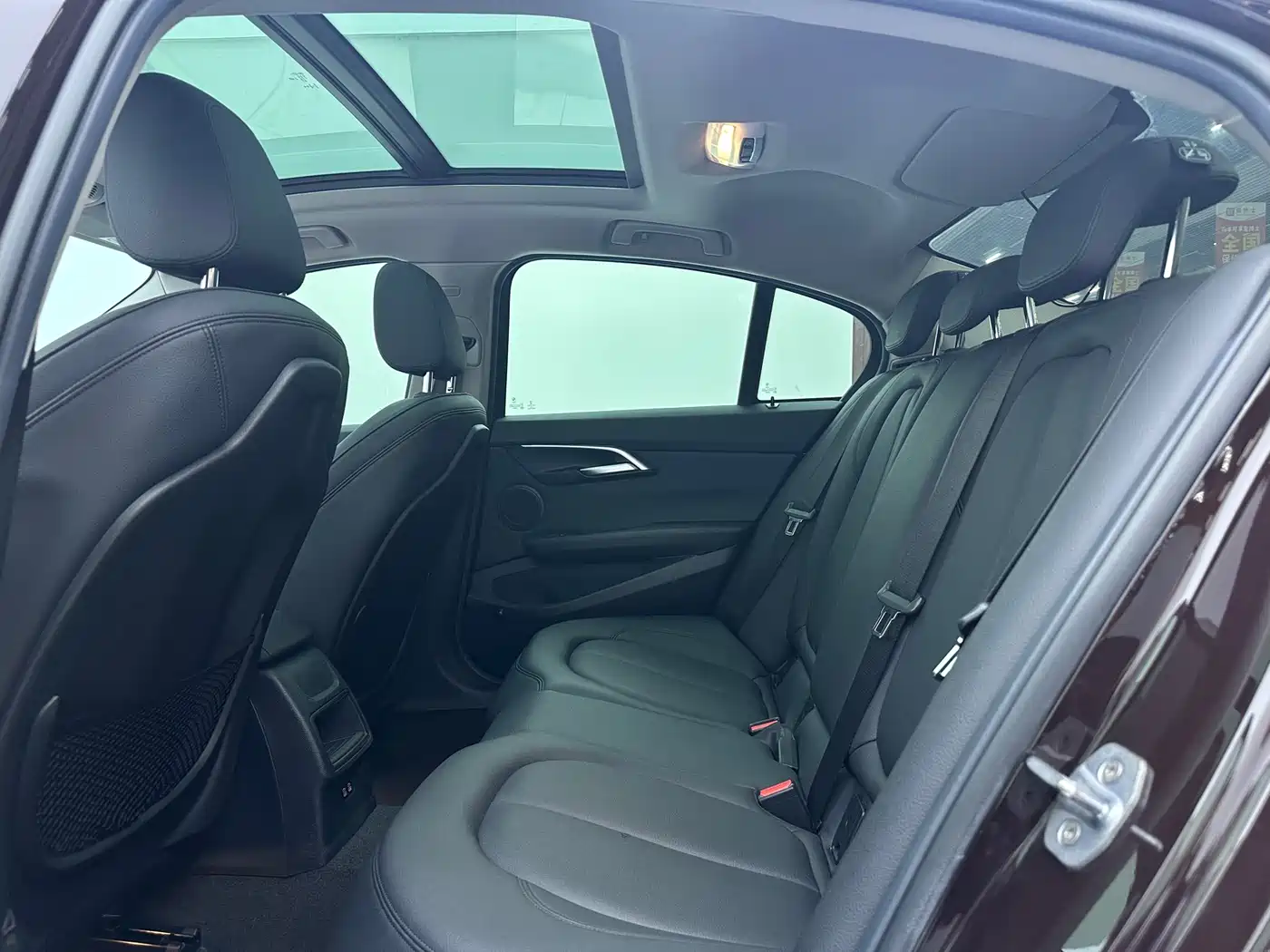 BMW 1 Series 2018 118i Sport Edition фото 18