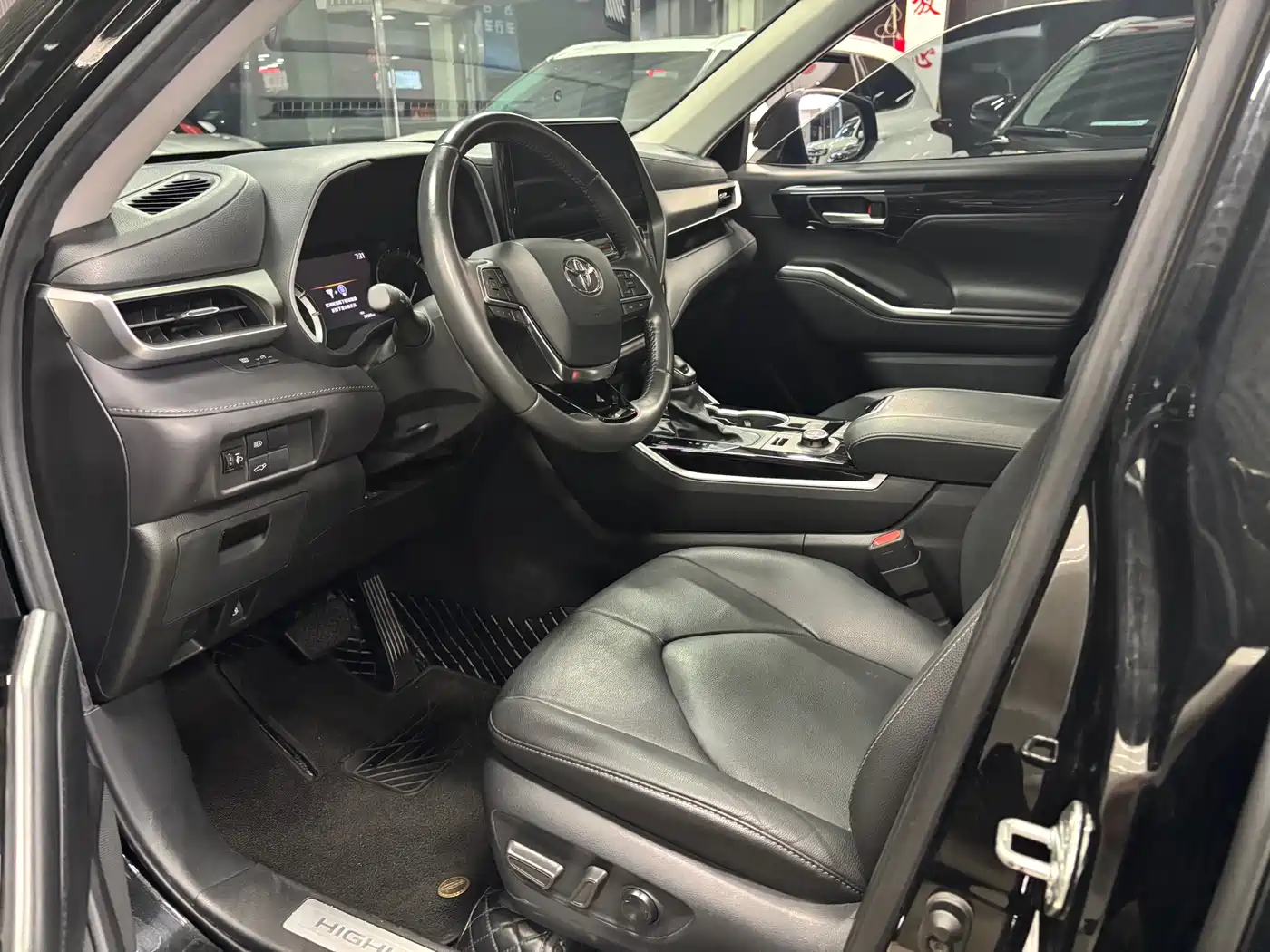 Toyota Highlander 2022 380T 4WD Premium 7-Seater фото 2