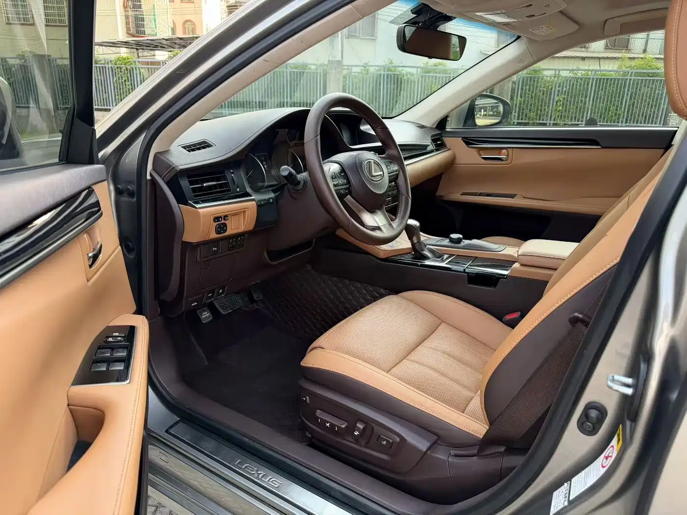 Lexus ES 2015 200 Elite Edition фото 6