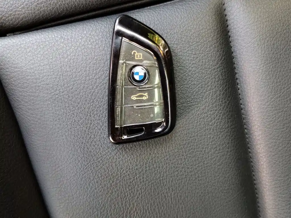 BMW 1 Series 2017 118i Sport фото 20
