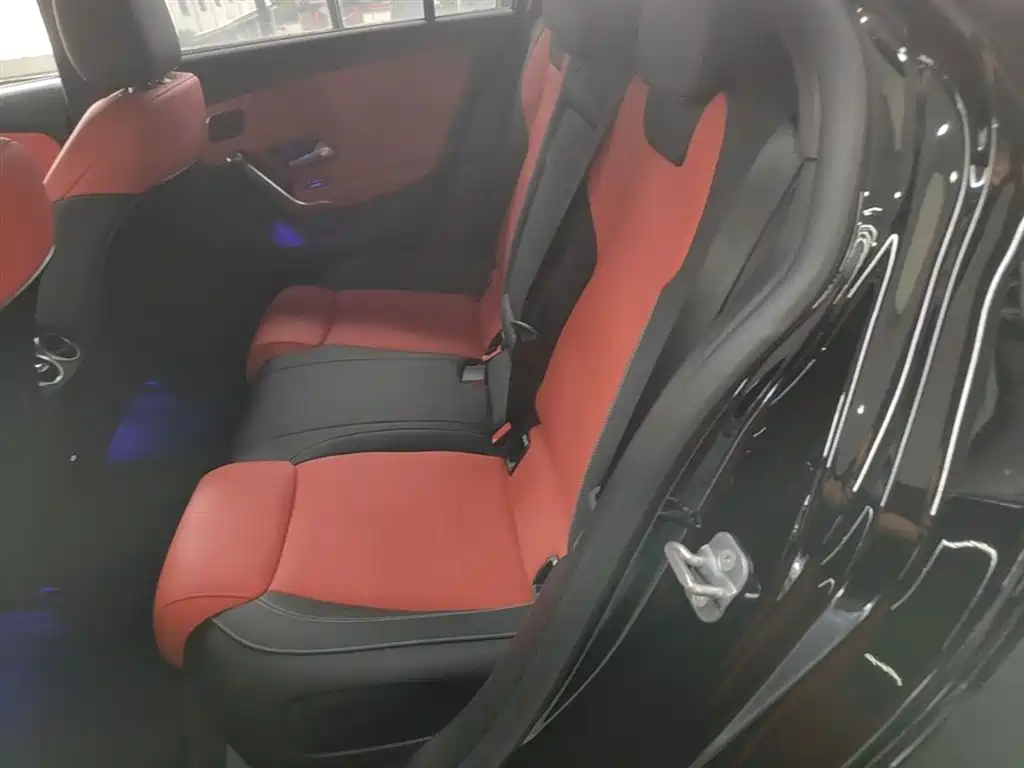 Mercedes-Benz A-Class AMG 2025 AMG A 35 L 4MATIC фото 17