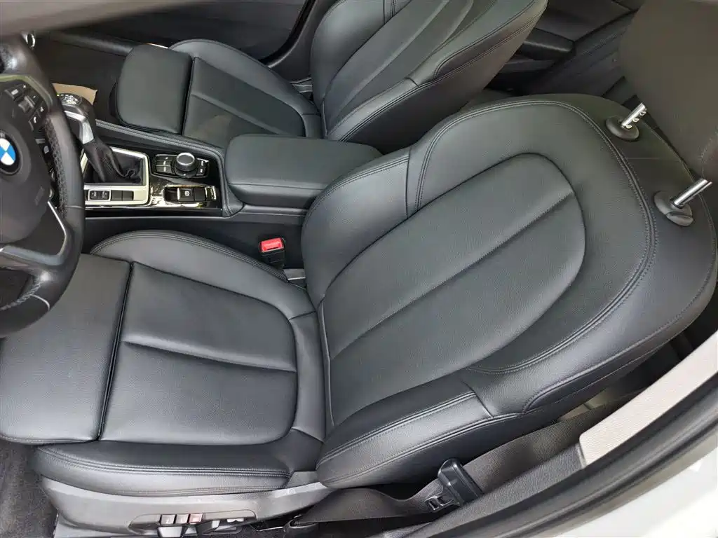 BMW 1 Series 2017 118i Sport фото 8