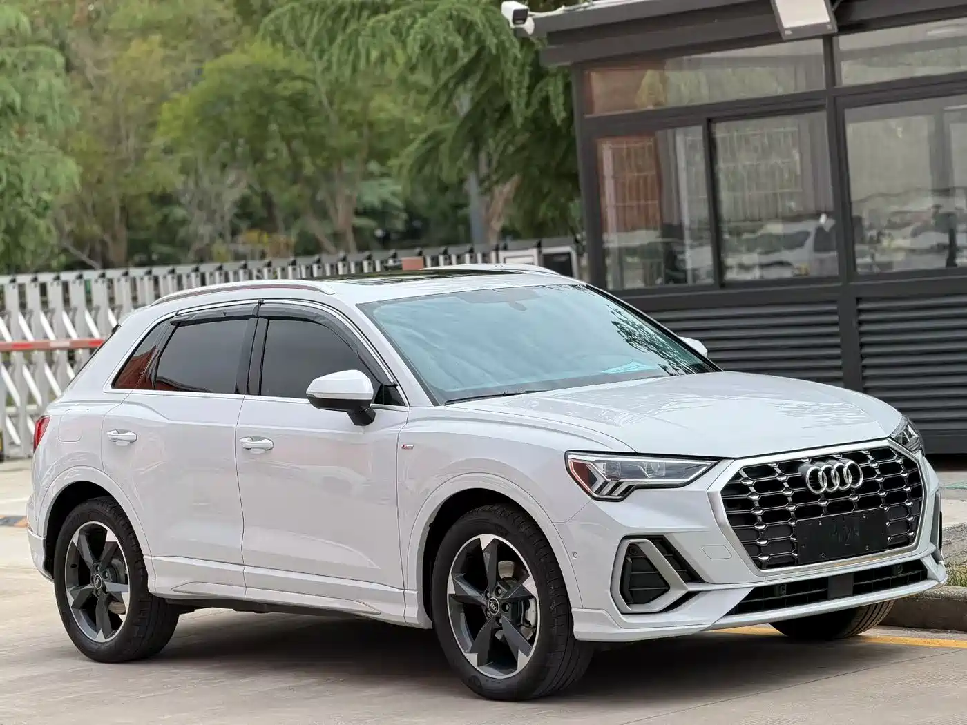 Audi Q3 2023 35 TFSI Fashion Dynamic Model (1.5T) фото 3