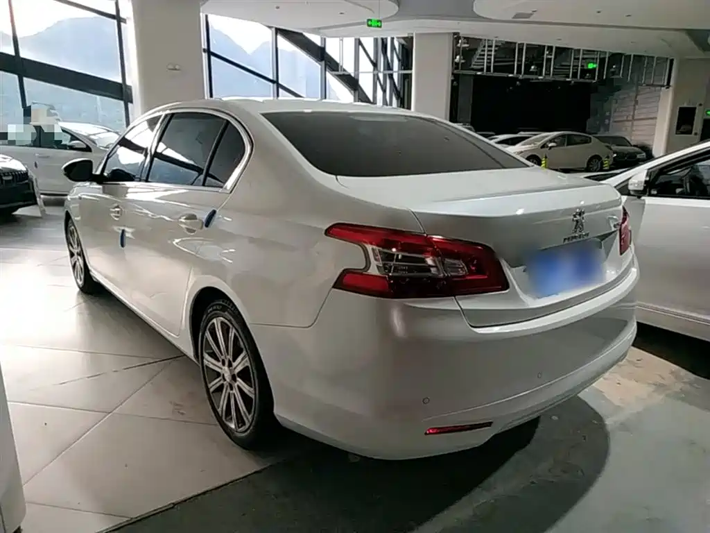 Peugeot 408 2015 Model 1.2T Automatic Luxury Edition фото 5
