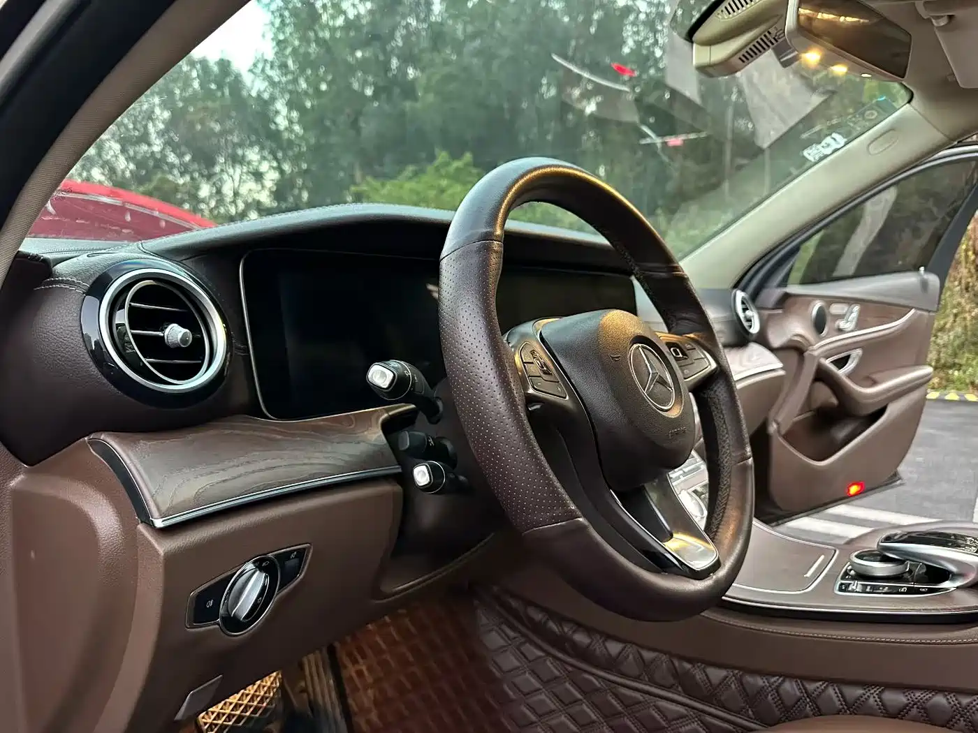 Mercedes-Benz E-Class 2017 E 300 L Luxury фото 4
