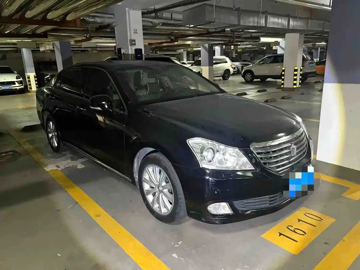 Фото 3 - Toyota Crown