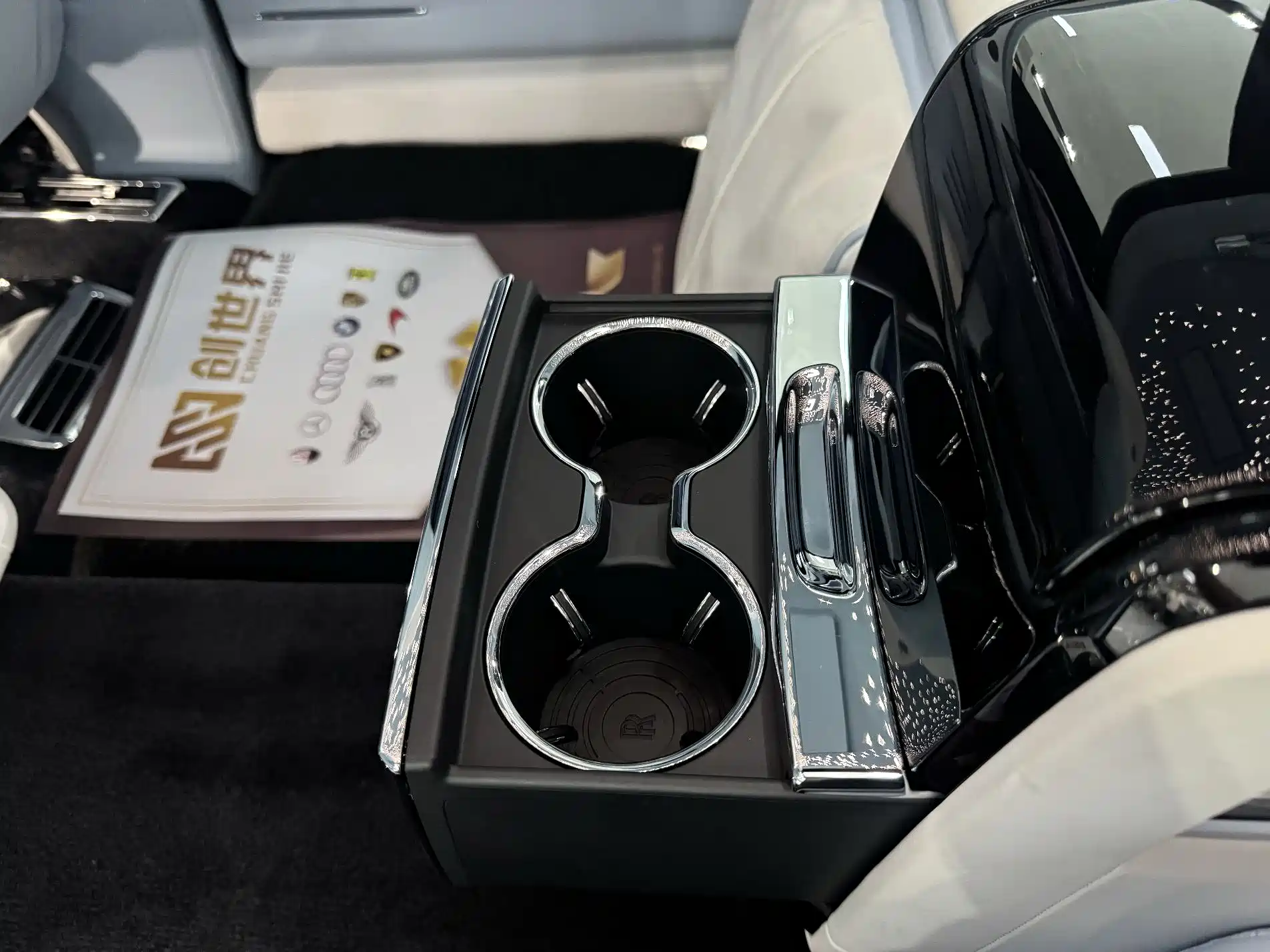 Фото 19 - Rolls-Royce Phantom