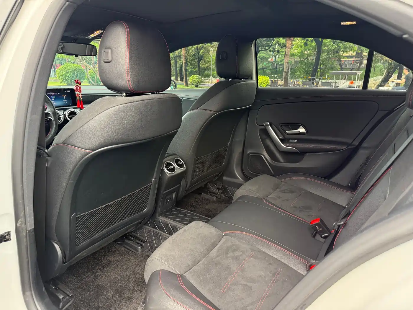 Mercedes-Benz A-Class 2025 A 200 L Fashion Edition фото 8