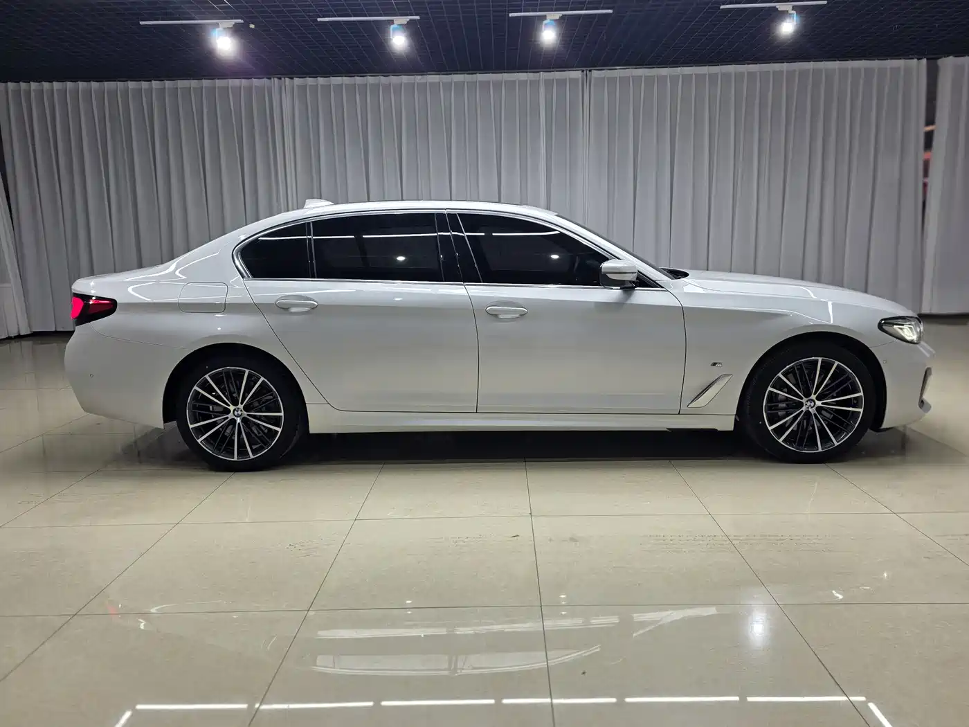 BMW 5 Series 2022 530Li Leading M Sport Package фото 4