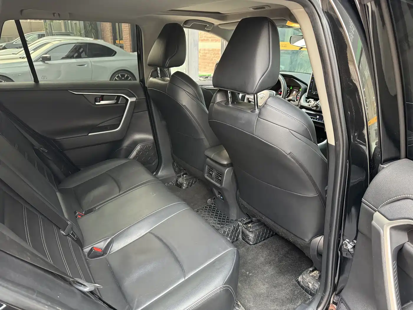 Toyota Wildlander 2022 2.0L CVT FWD Luxury Edition фото 21