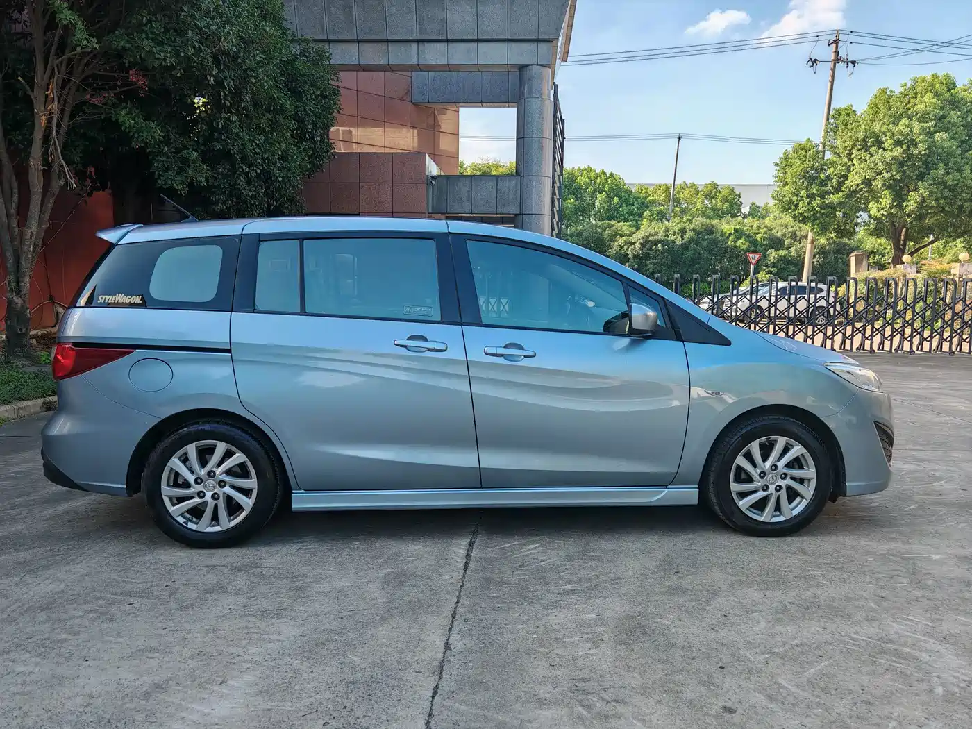 Mazda Mazda5 2011 2011 2.0L Automatic Luxury