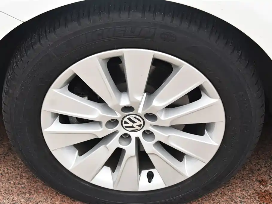 Volkswagen Lavida 2013 Facelift Classic 1.6L Automatic Comfort фото 18