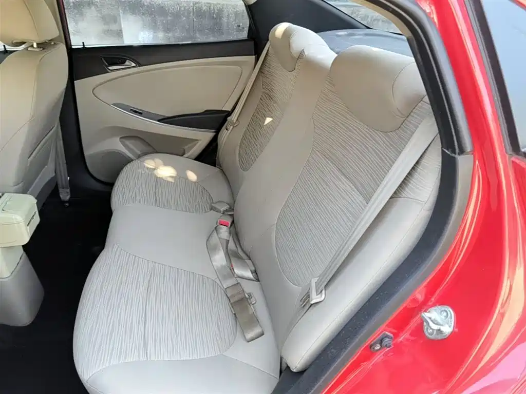 Hyundai Verna 2014 1.4L Automatic Smart GLS фото 17