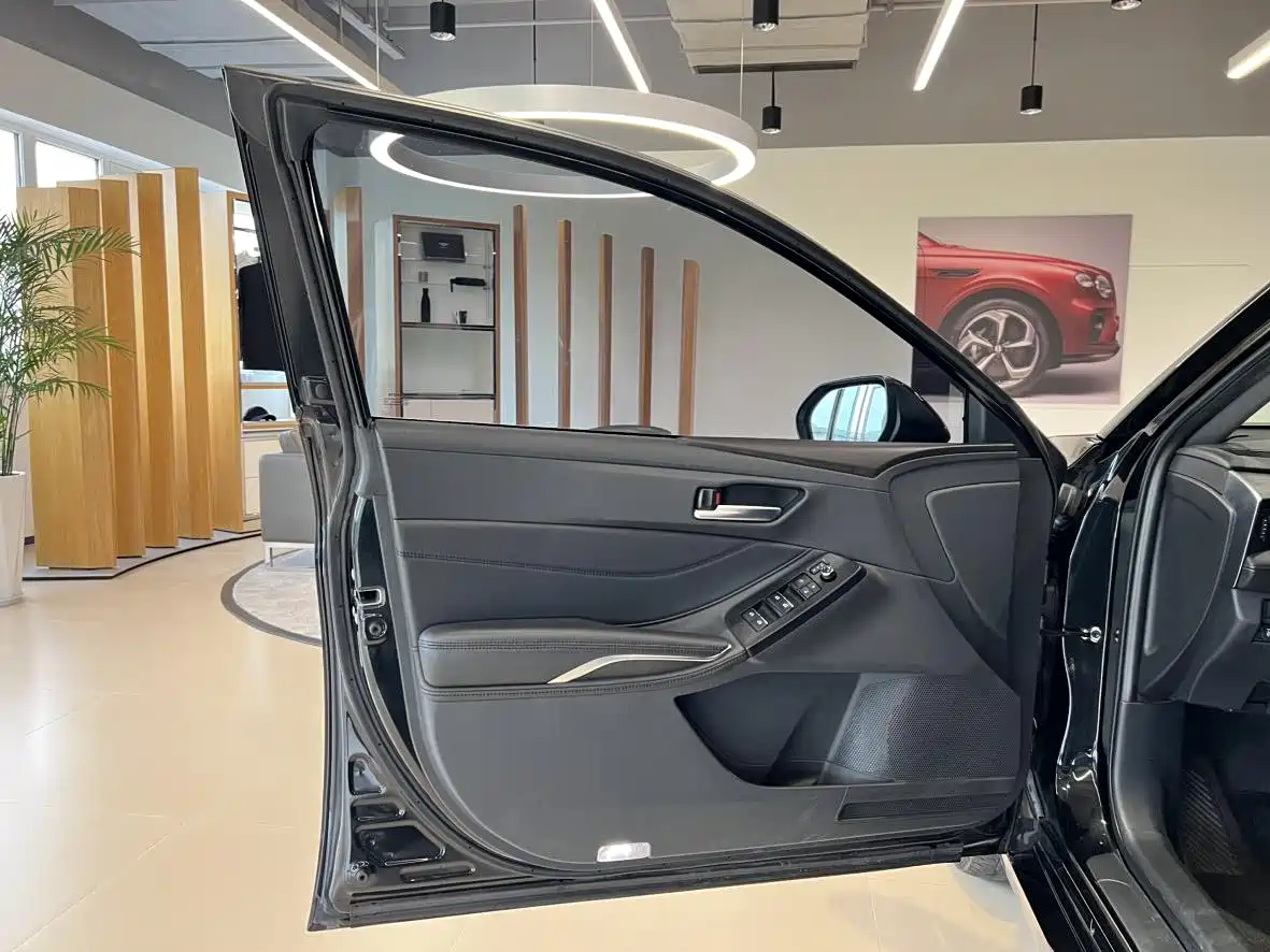Toyota Avalon 2023 2.5L Luxury Edition фото 7