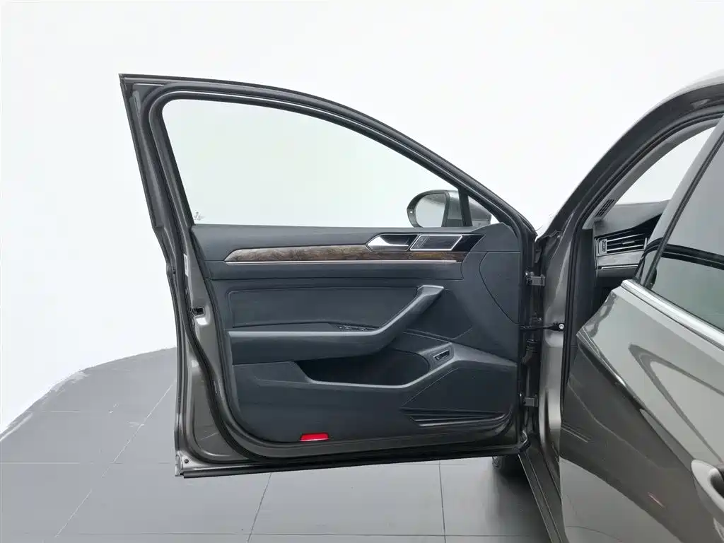 Volkswagen Magotan 2018 330TSI DSG Premium фото 8