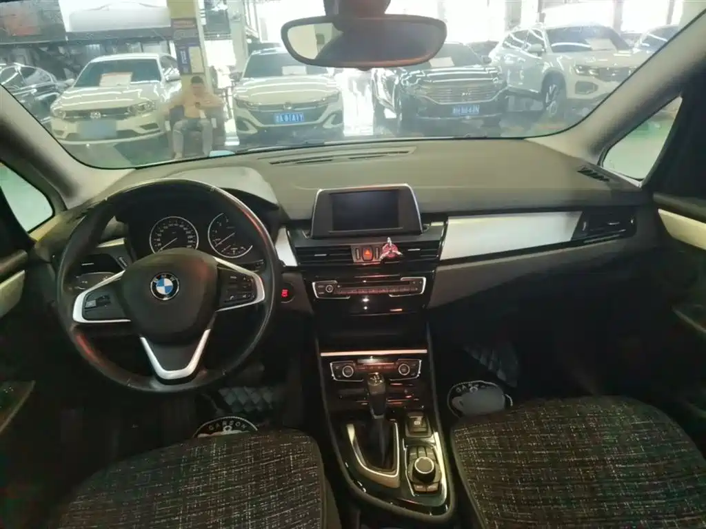 BMW 2 Series Gran Tourer 2015 218i Leading фото 10