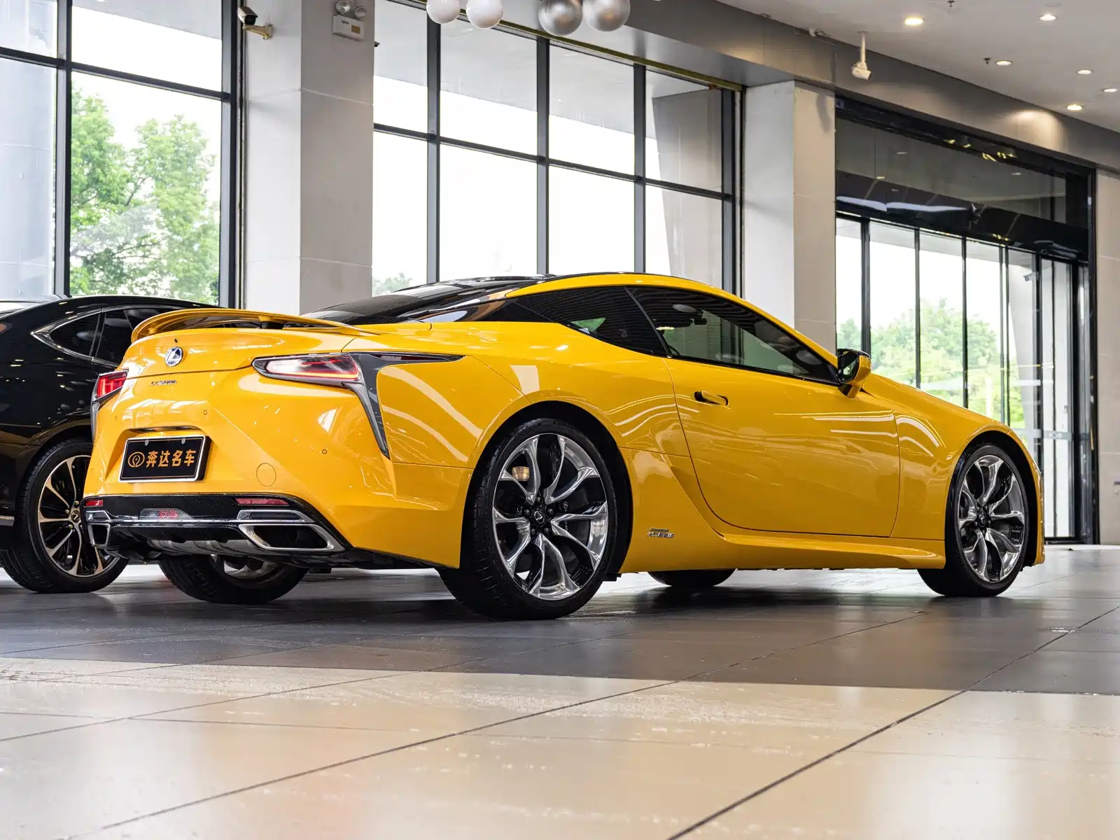 Фото 3 - Lexus LC
