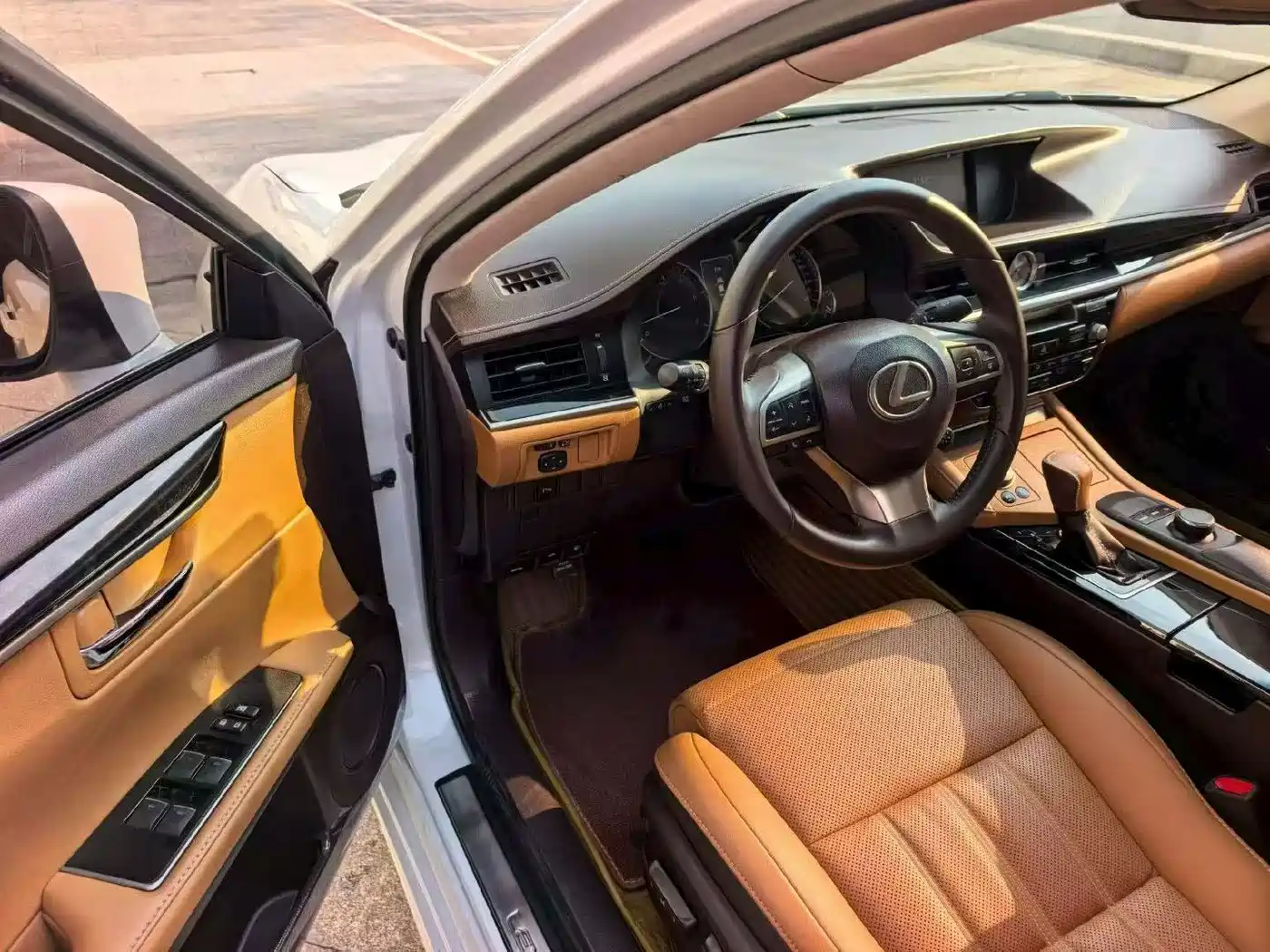 Lexus ES 2015 200 Elite Edition фото 8