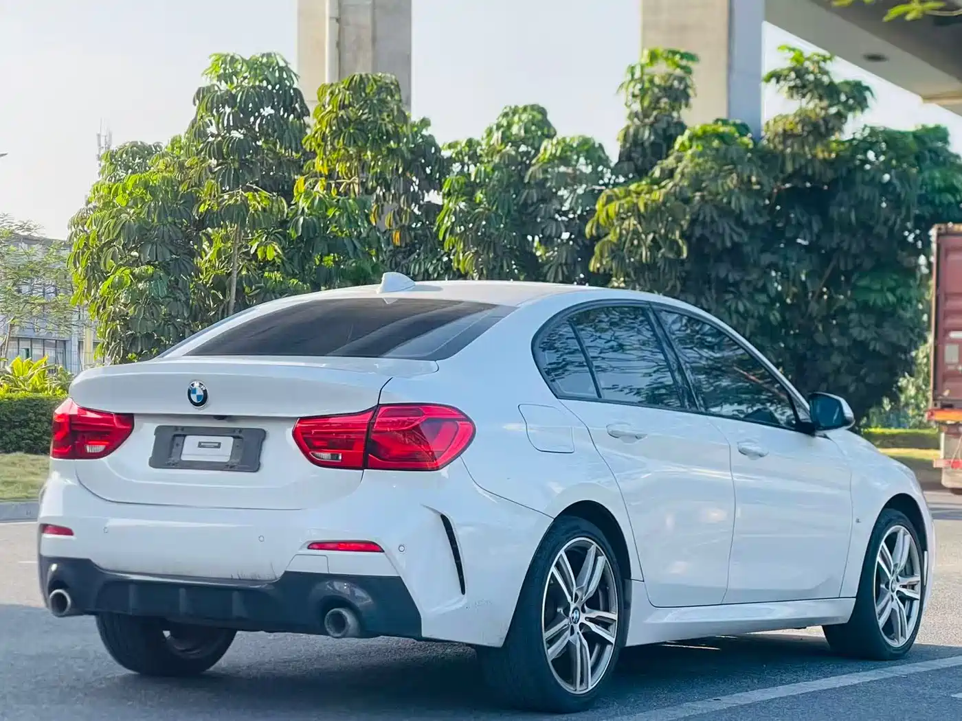 BMW 1 Series 2019 120i Leading M Sport Package фото 5