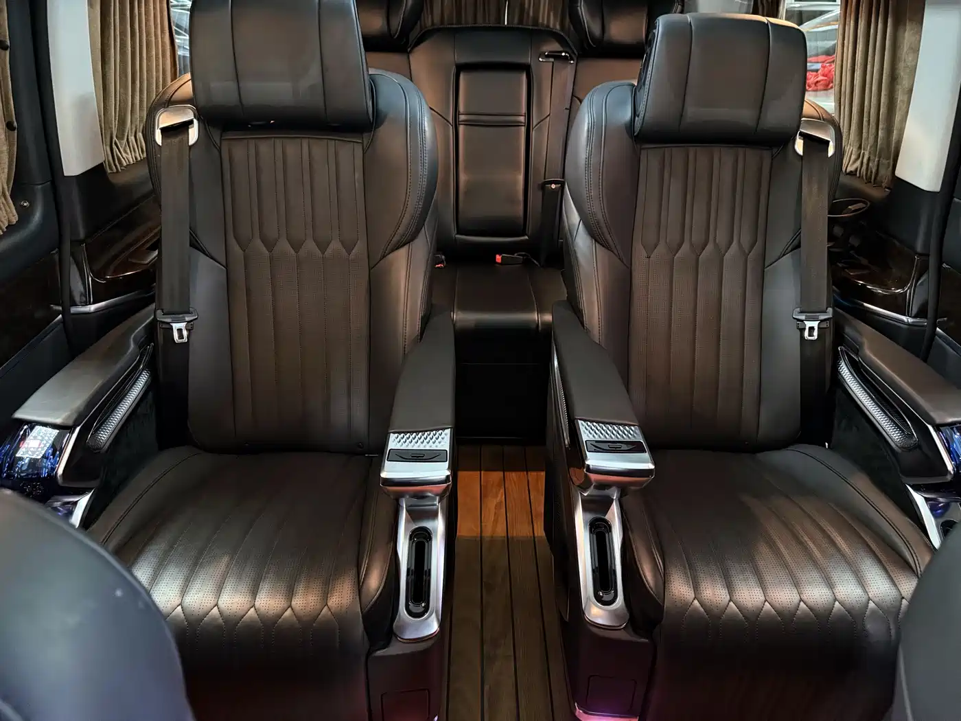 Mercedes-Benz V-Class 2017 Model V 260 Premium Edition фото 11