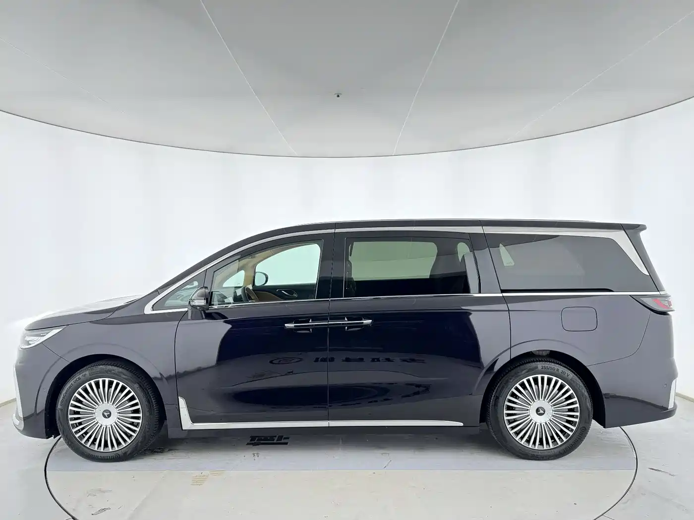 Voyah Auto Voyah Dreamer 2025 PHEV 4WD Kunpeng Premium Edition фото 2