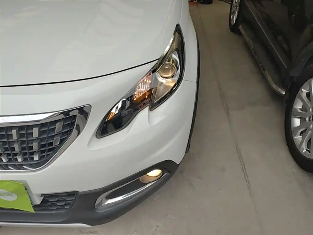 Peugeot 2008 2018 1.6L Automatic Fashion Edition фото 24