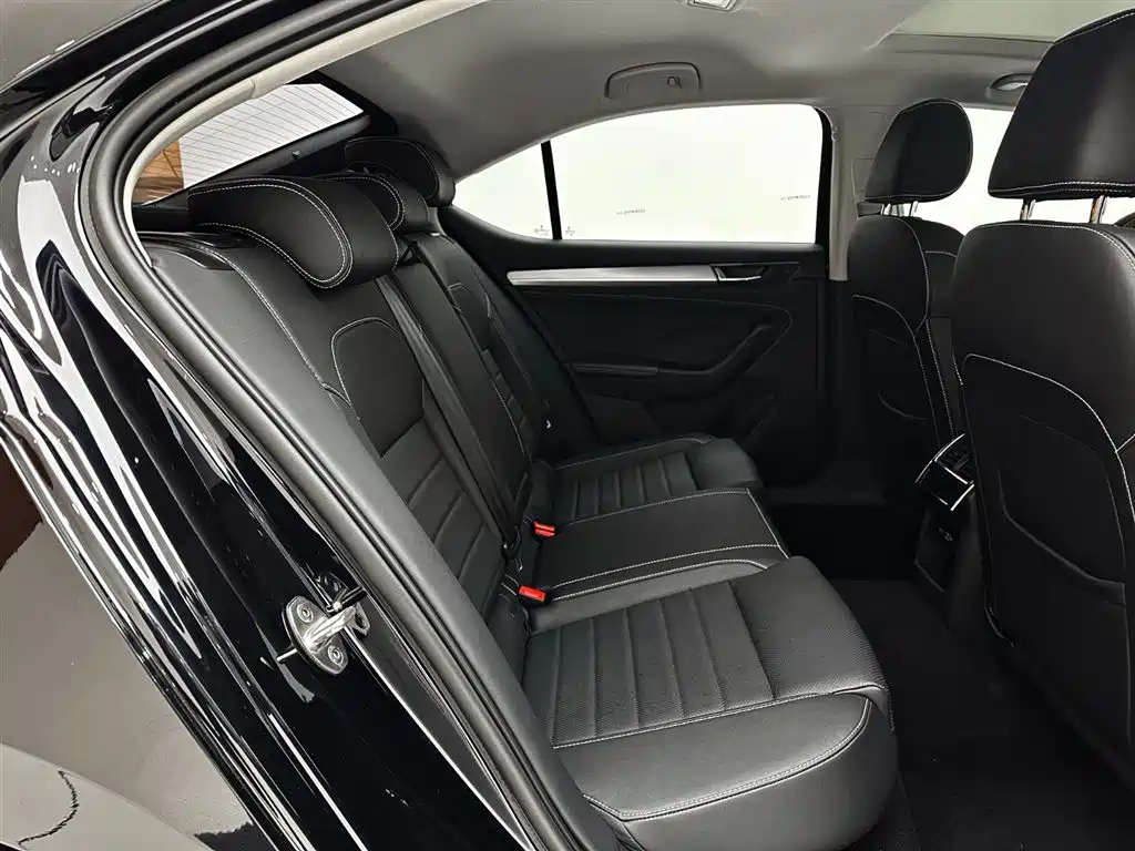 Škoda Superb 2023 TSI280 DSG Premium Edition фото 23