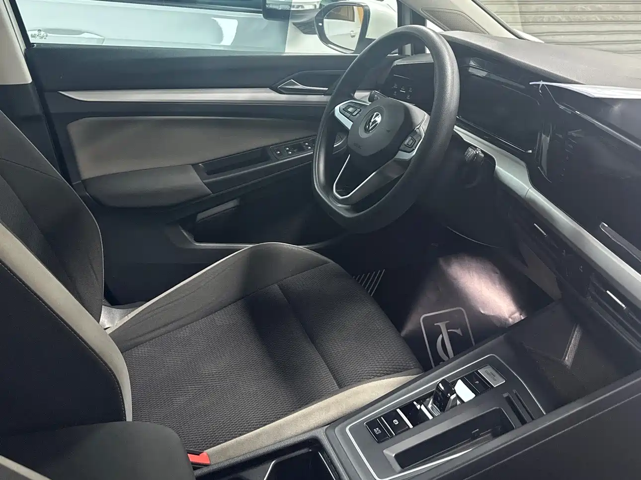Volkswagen Golf 2021 200TSI DSG фото 5