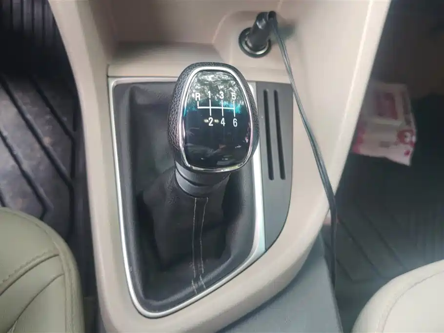Buick Excelle 2018 15T Manual Elite (China V) фото 16