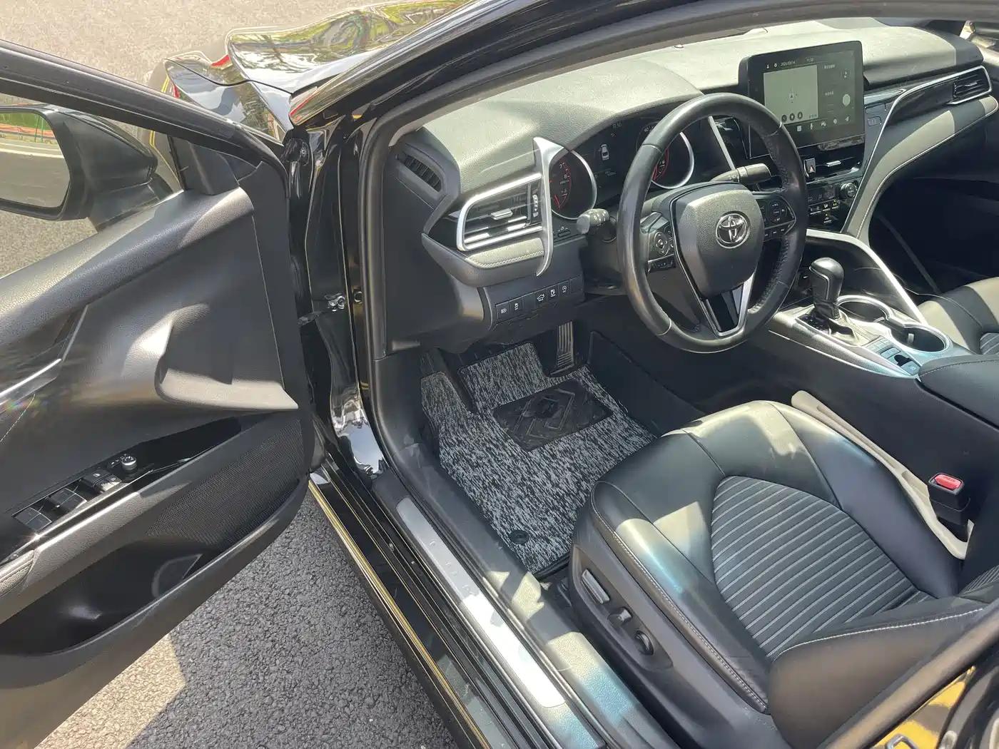 Toyota Camry 2022 2.0S Knight Edition фото 6