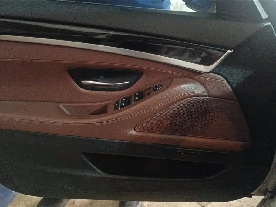 BMW 5 Series 2014 525Li Leading фото 7