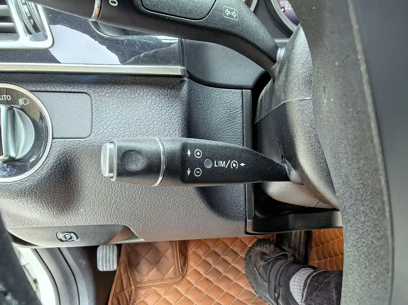 Mercedes-Benz E-Class 2015 E 180 L фото 14