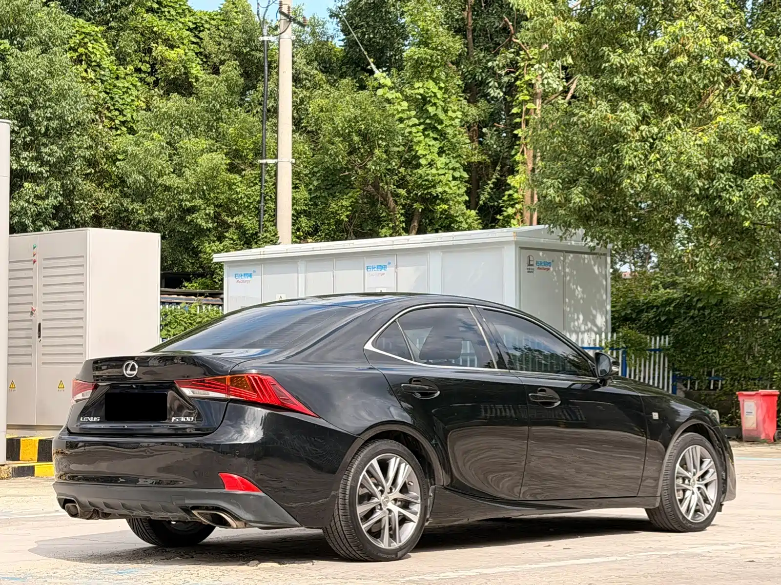 Фото 14 - Lexus IS