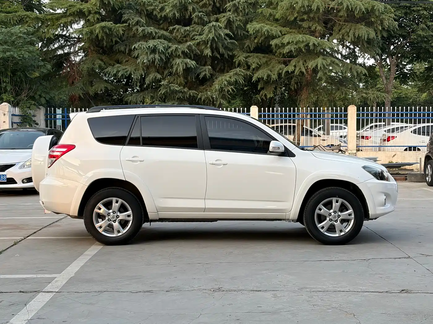 Toyota RAV4 Rongfang 2012 Styling Edition 2.0L Automatic 4WD фото 16
