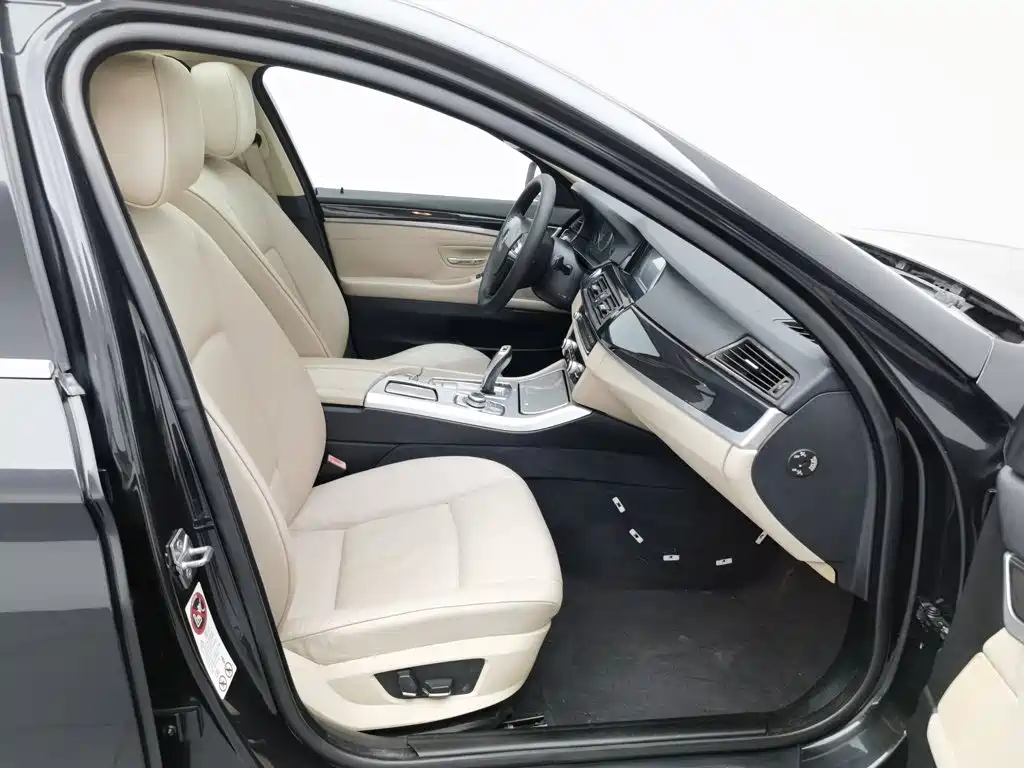 Фото 23 - BMW 5 Series