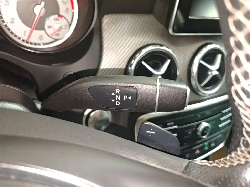 Mercedes-Benz GLA 2016 GLA 200 Dynamic фото 14