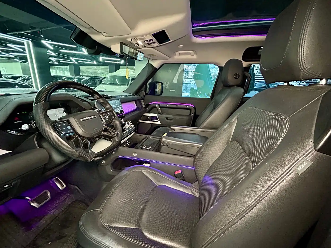Land Rover Defender 2023 Model 90 2.0T P300 SE фото 9