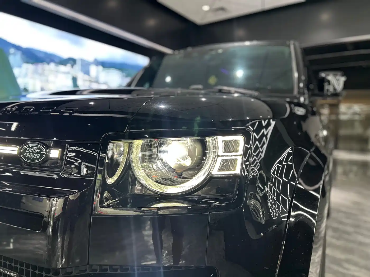 Land Rover Defender 2023 Model 90 2.0T P300 SE фото 29