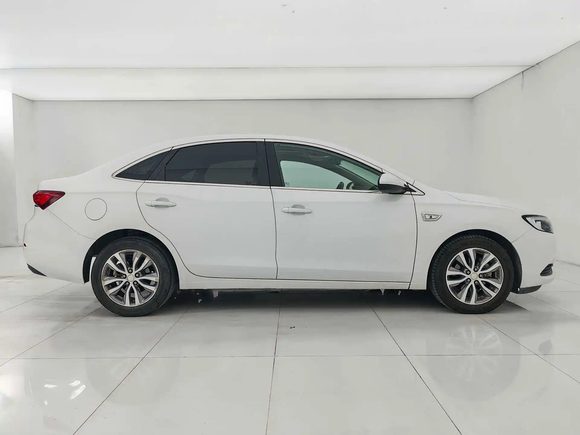 Фото 17 - Buick Excelle